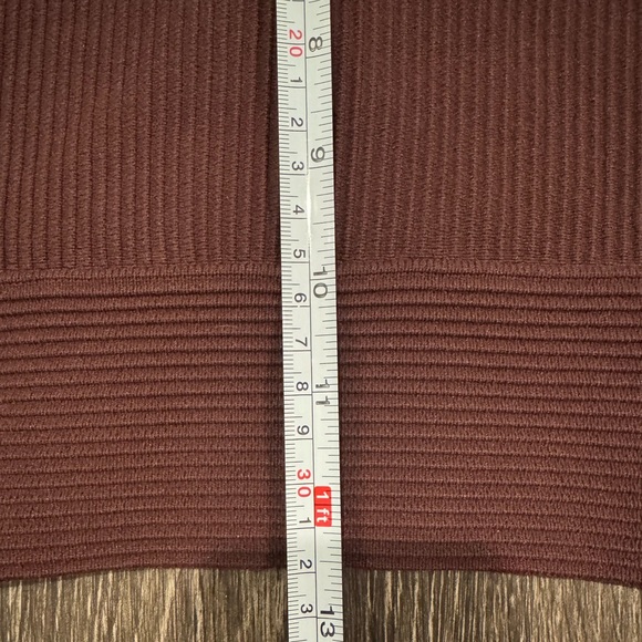 Glassons V-Neck Ribbed Crop Top - Picture 8 of 10